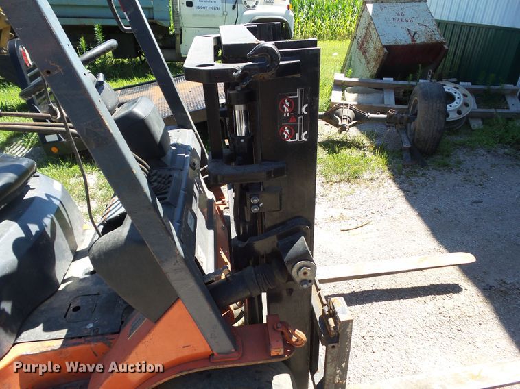 image for item DF0854 2005 Toyota 7FGCU25  forklift