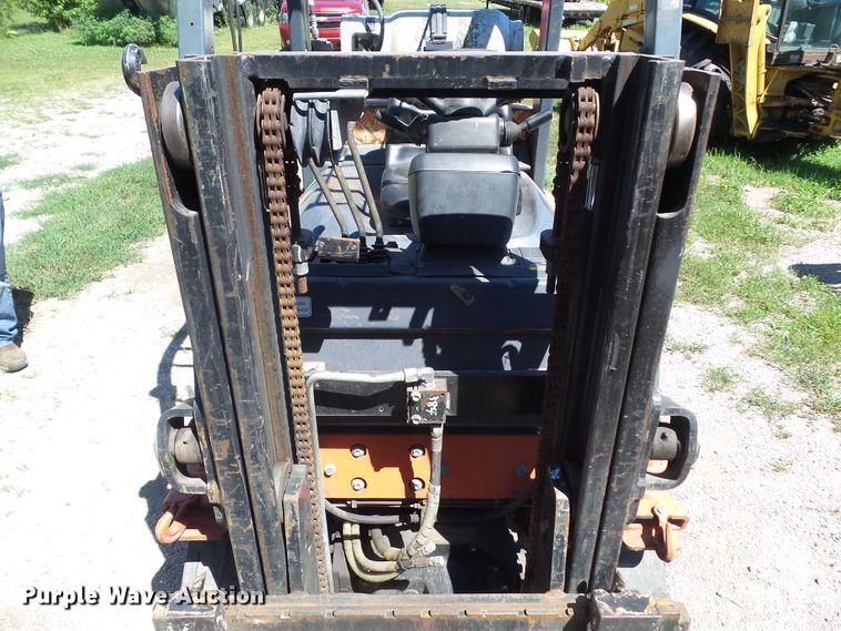 image for item DF0854 2005 Toyota 7FGCU25  forklift