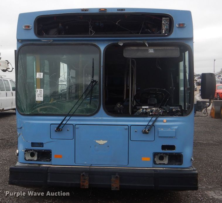 image for item DF3079 2001 New Flyer D40LF shuttle bus