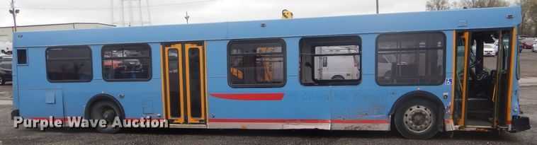 image for item DF3079 2001 New Flyer D40LF shuttle bus