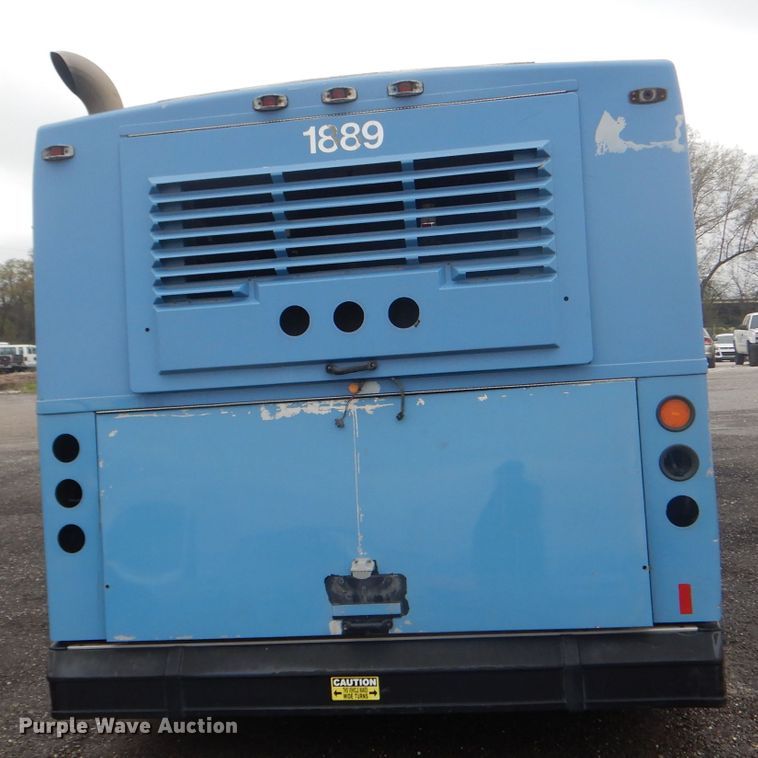 image for item DF3079 2001 New Flyer D40LF shuttle bus