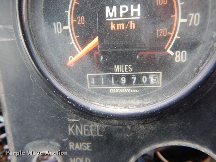 image for item DF3079 2001 New Flyer D40LF shuttle bus