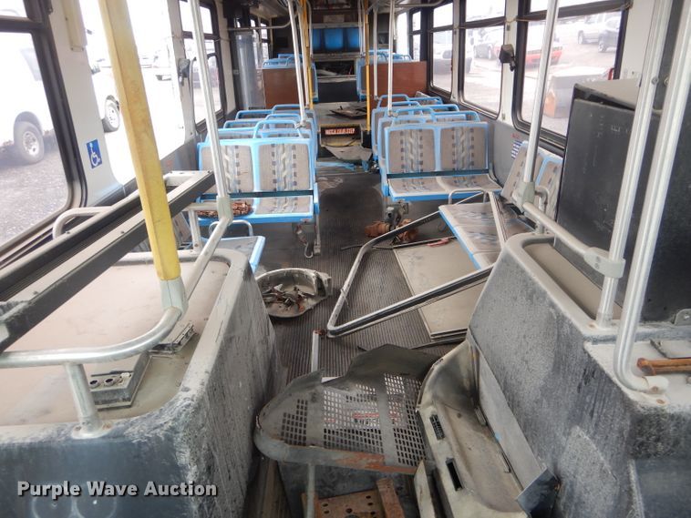 image for item DF3079 2001 New Flyer D40LF shuttle bus