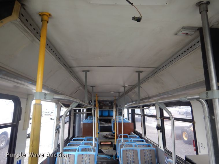 image for item DF3079 2001 New Flyer D40LF shuttle bus