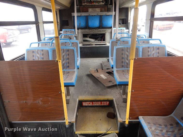 image for item DF3079 2001 New Flyer D40LF shuttle bus