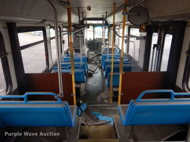 image for item DF3079 2001 New Flyer D40LF shuttle bus