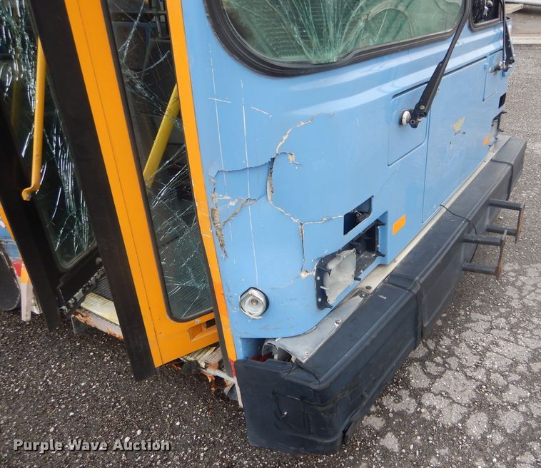 image for item DF3079 2001 New Flyer D40LF shuttle bus