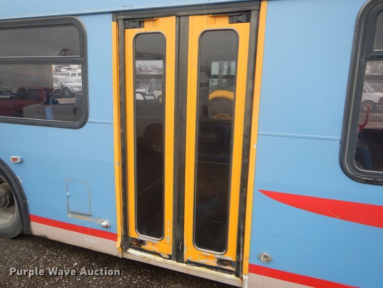 image for item DF3079 2001 New Flyer D40LF shuttle bus