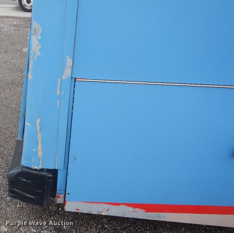 image for item DF3079 2001 New Flyer D40LF shuttle bus