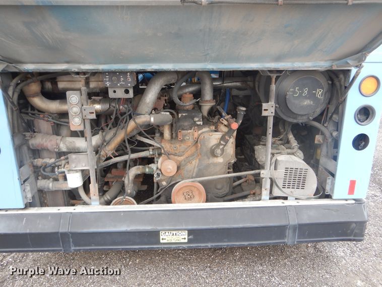 image for item DF3079 2001 New Flyer D40LF shuttle bus