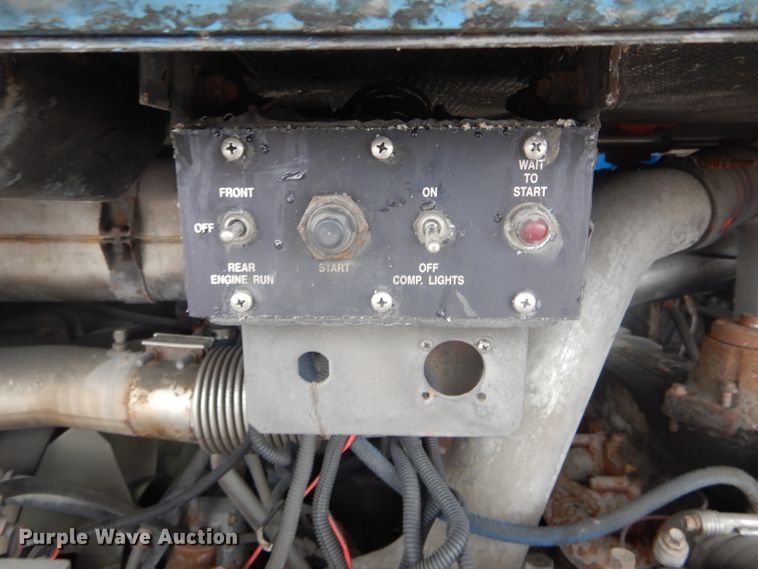 image for item DF3079 2001 New Flyer D40LF shuttle bus