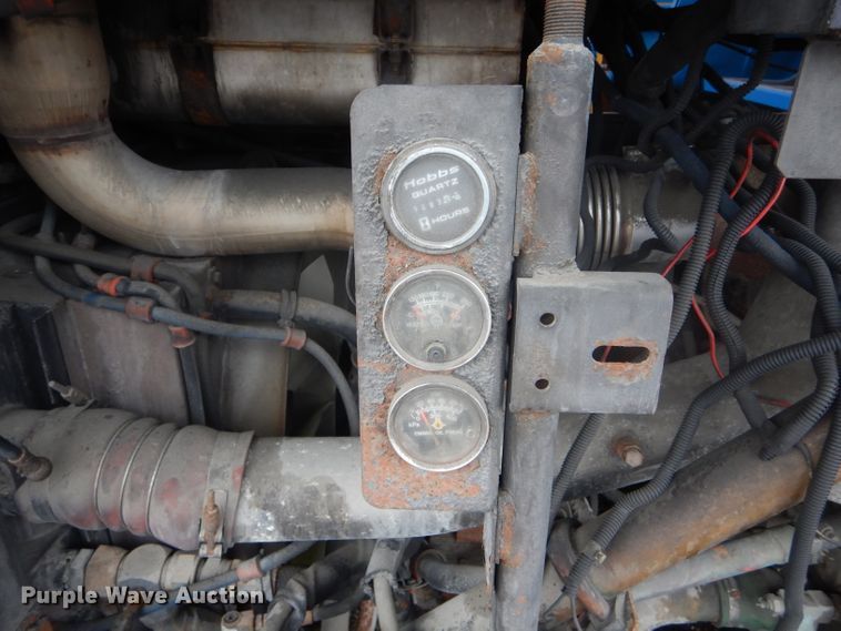 image for item DF3079 2001 New Flyer D40LF shuttle bus