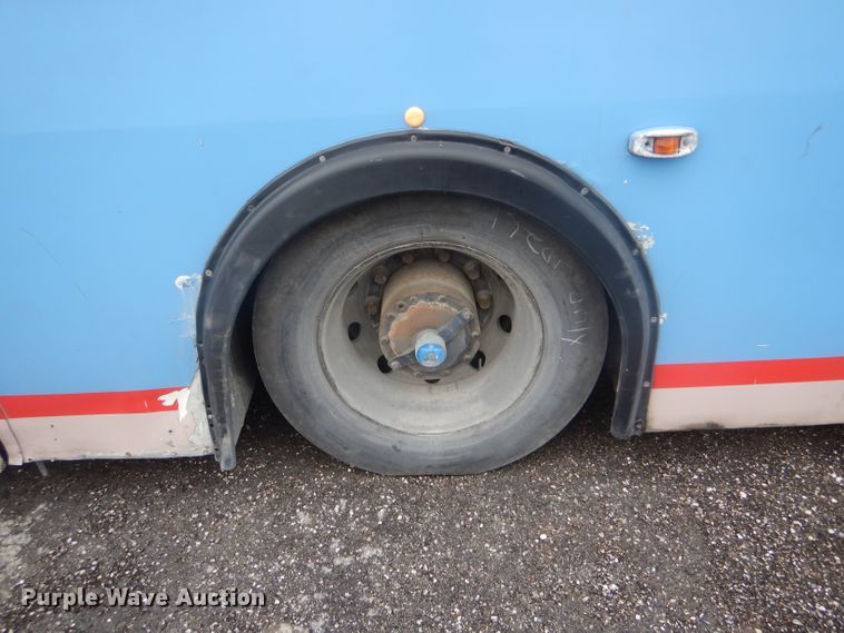 image for item DF3079 2001 New Flyer D40LF shuttle bus