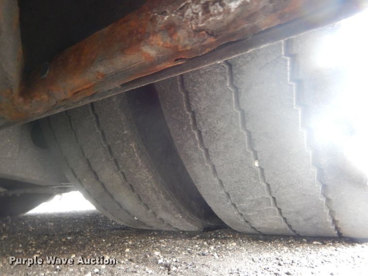 image for item DF3079 2001 New Flyer D40LF shuttle bus