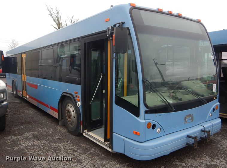 image for item DF3081 2007 Gillig G27D102N4 shuttle bus