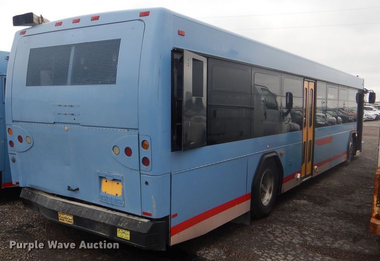 image for item DF3081 2007 Gillig G27D102N4 shuttle bus