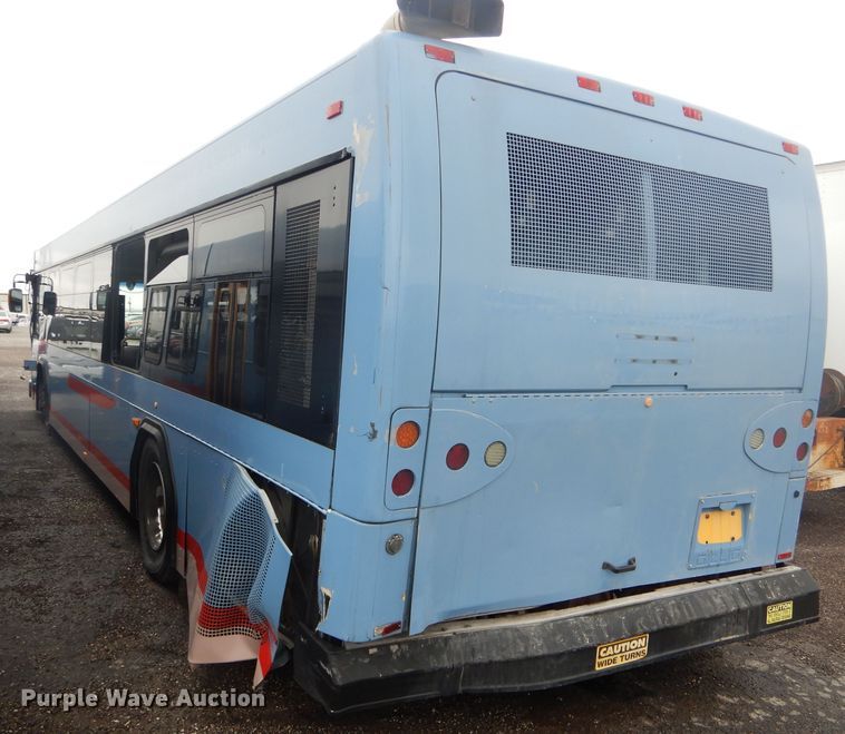 image for item DF3081 2007 Gillig G27D102N4 shuttle bus
