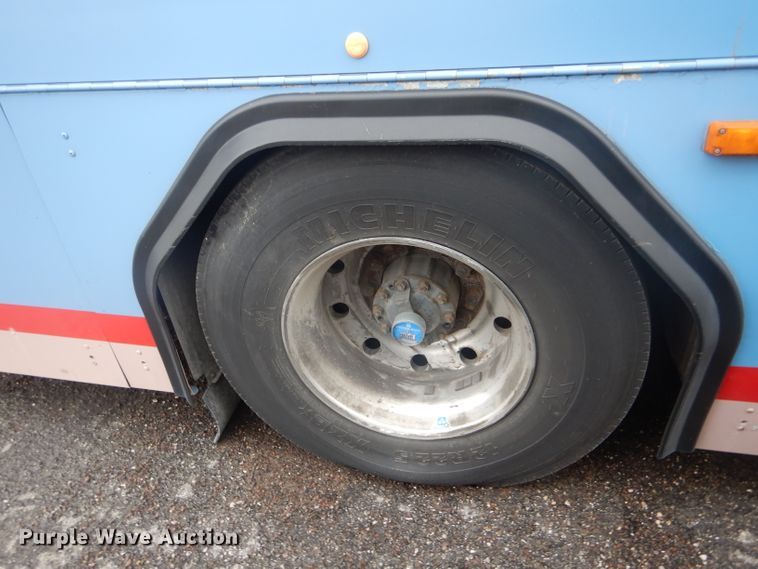 image for item DF3081 2007 Gillig G27D102N4 shuttle bus