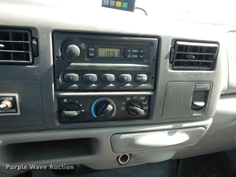 image for item DF4218 2000 Ford F450 Super Duty  bucket truck