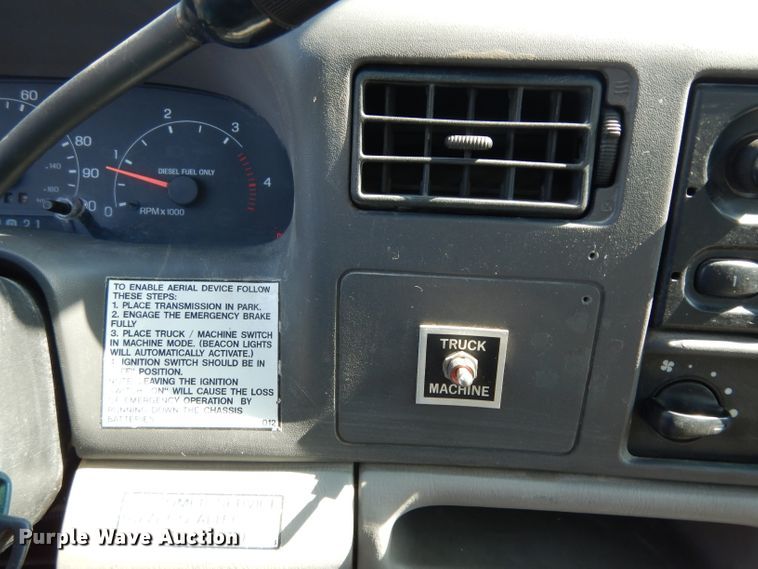 image for item DF4218 2000 Ford F450 Super Duty  bucket truck