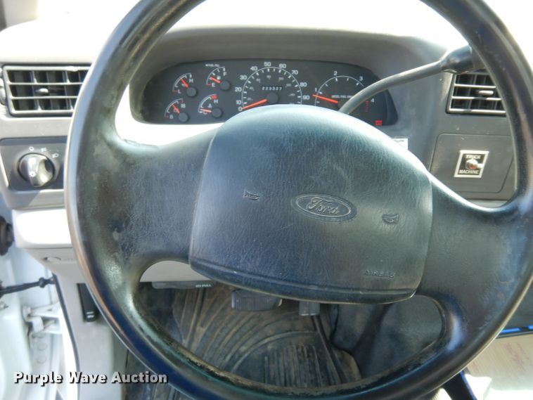 image for item DF4218 2000 Ford F450 Super Duty  bucket truck