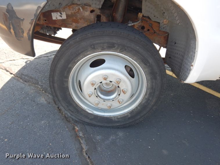 image for item DF4218 2000 Ford F450 Super Duty  bucket truck