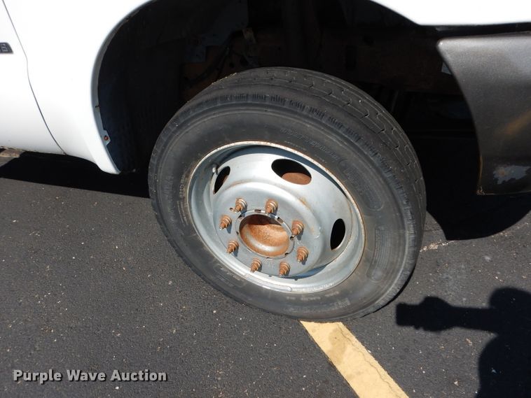 image for item DF4218 2000 Ford F450 Super Duty  bucket truck