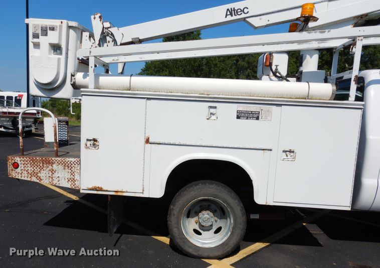 image for item DF4218 2000 Ford F450 Super Duty  bucket truck