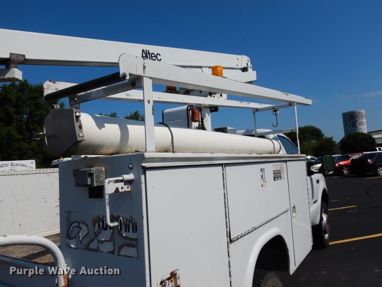 image for item DF4218 2000 Ford F450 Super Duty  bucket truck