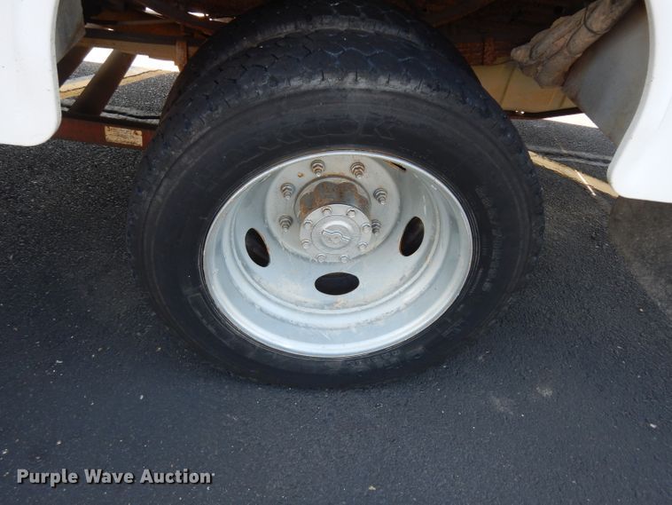 image for item DF4218 2000 Ford F450 Super Duty  bucket truck