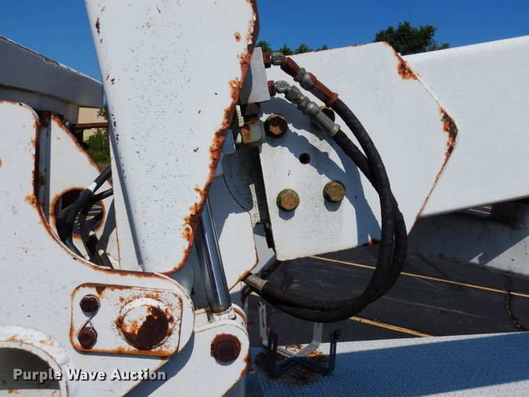 image for item DF4218 2000 Ford F450 Super Duty  bucket truck