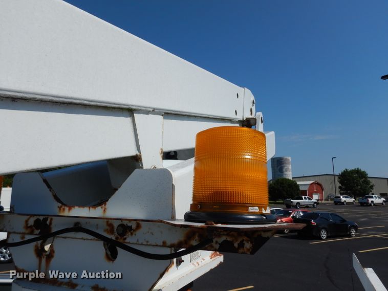 image for item DF4218 2000 Ford F450 Super Duty  bucket truck