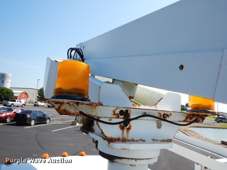 image for item DF4218 2000 Ford F450 Super Duty  bucket truck