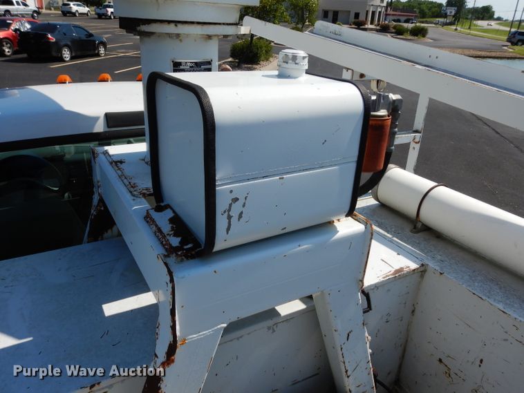 image for item DF4218 2000 Ford F450 Super Duty  bucket truck