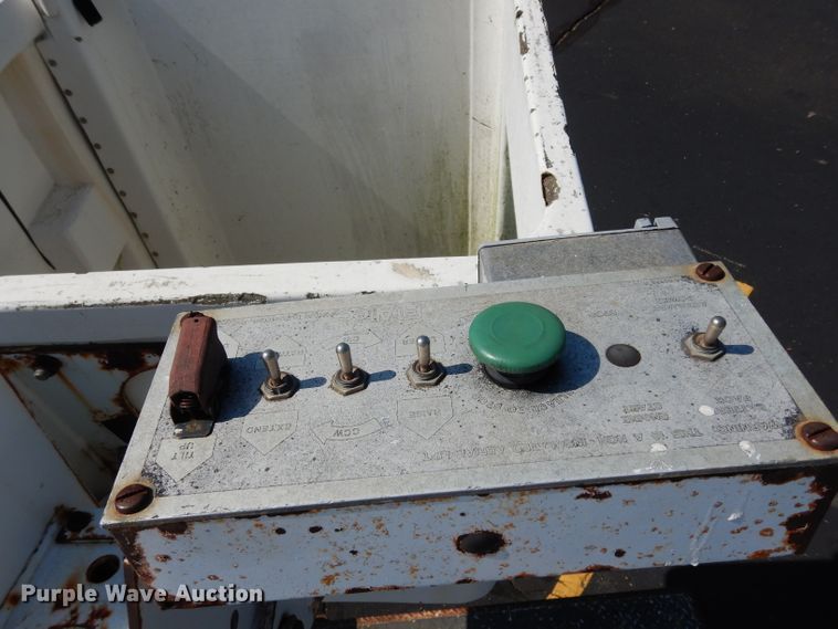 image for item DF4218 2000 Ford F450 Super Duty  bucket truck