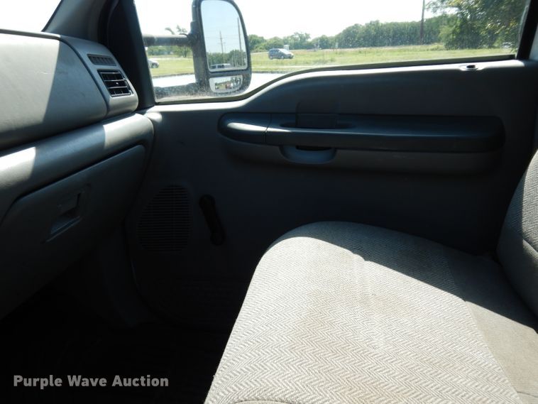 image for item DF4218 2000 Ford F450 Super Duty  bucket truck