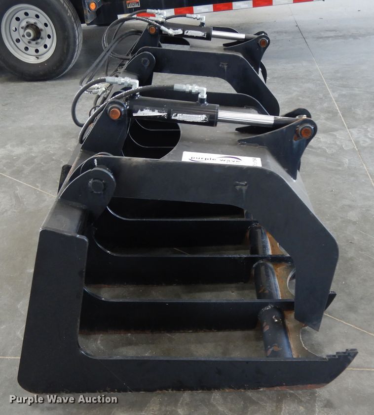 image for item DF5154 80"W skid steer root grapple bucket