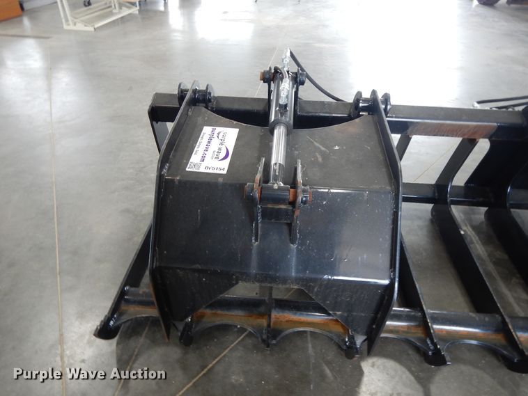 image for item DF5154 80"W skid steer root grapple bucket