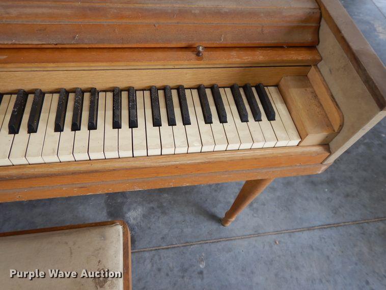 image for item DF5161 Wurlitzer piano