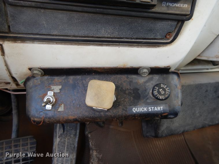 image for item DF6007 1986 Chevrolet C70 digger derrick truck