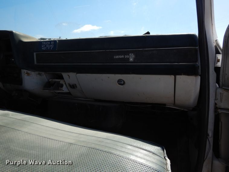 image for item DF6007 1986 Chevrolet C70 digger derrick truck