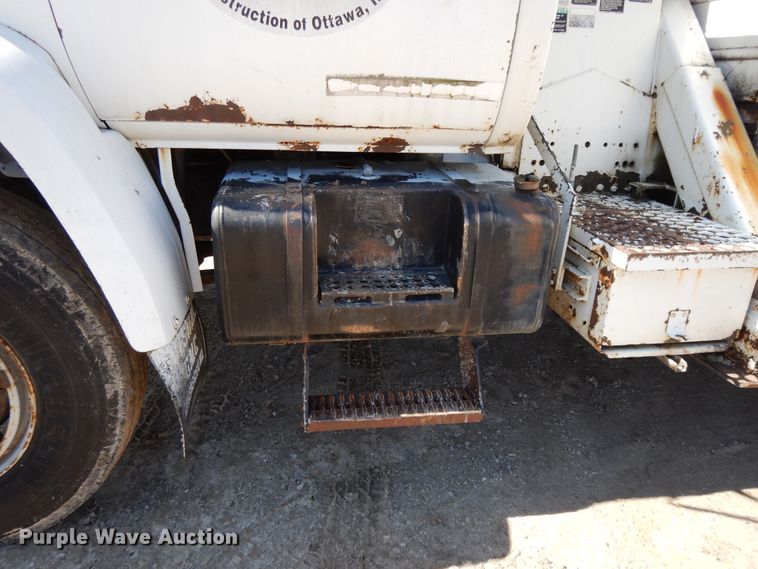 image for item DF6007 1986 Chevrolet C70 digger derrick truck