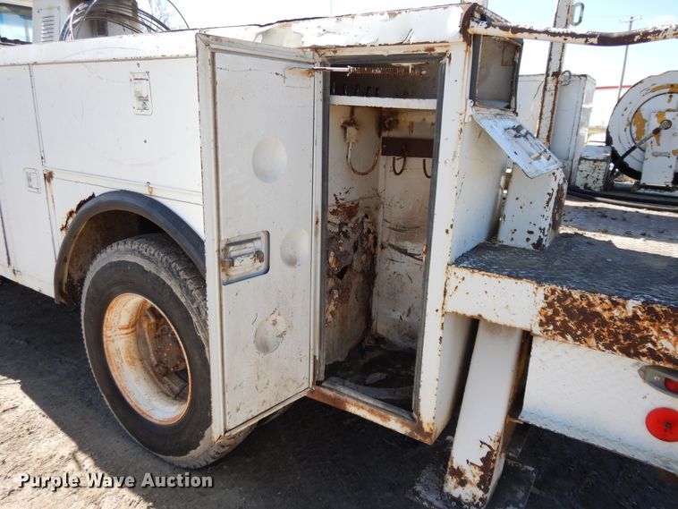 image for item DF6007 1986 Chevrolet C70 digger derrick truck