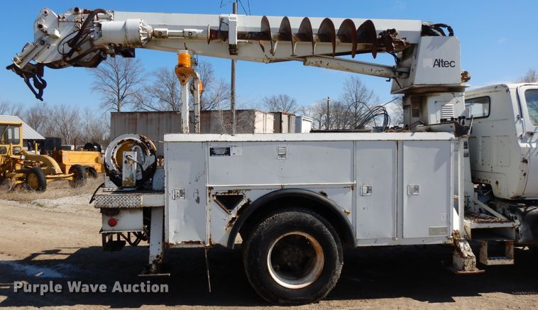 image for item DF6007 1986 Chevrolet C70 digger derrick truck