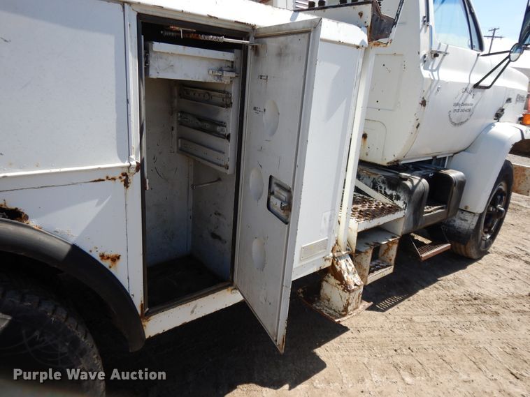 image for item DF6007 1986 Chevrolet C70 digger derrick truck