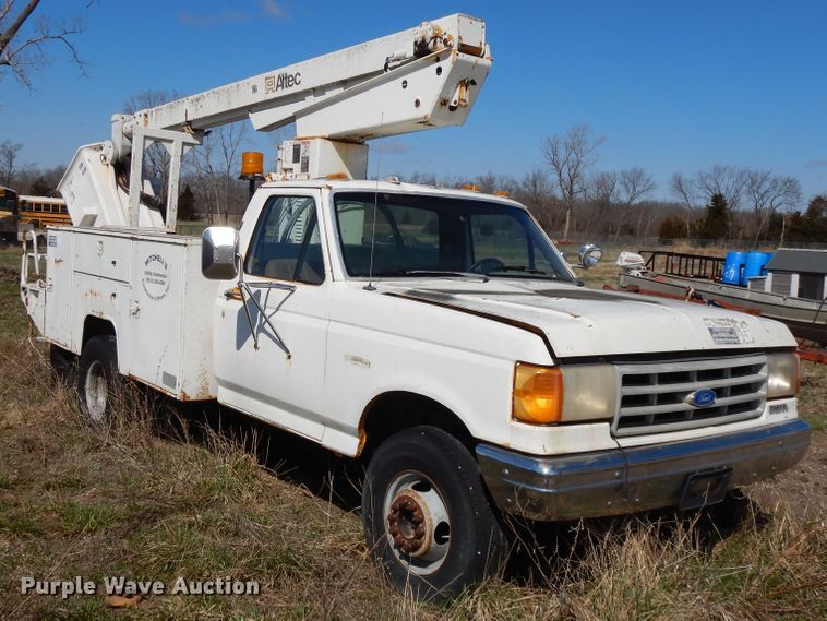 image for item DF6012 1990 Ford F450 Super Duty bucket truck