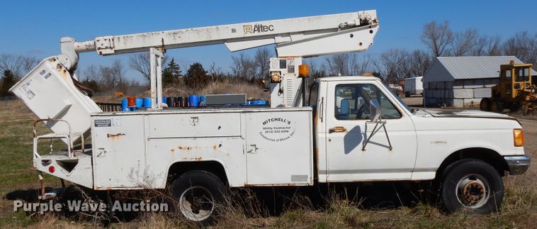 image for item DF6012 1990 Ford F450 Super Duty bucket truck