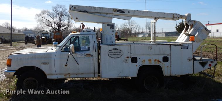 image for item DF6012 1990 Ford F450 Super Duty bucket truck