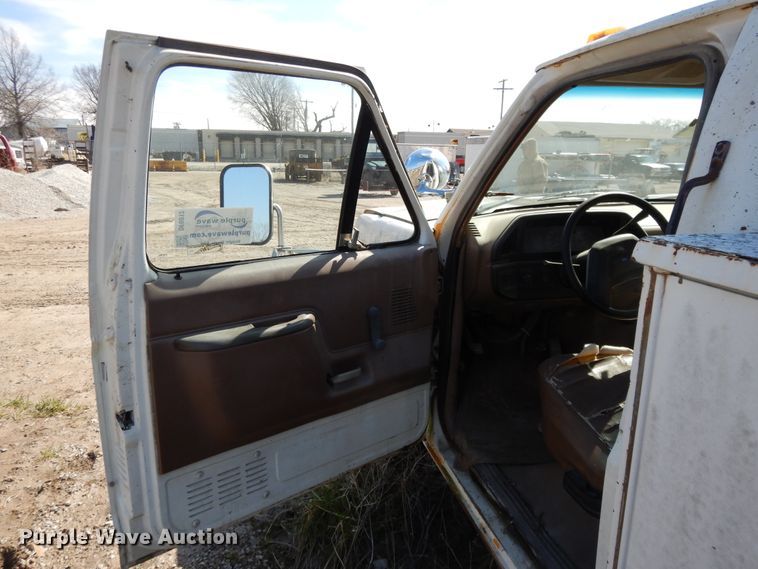 image for item DF6012 1990 Ford F450 Super Duty bucket truck