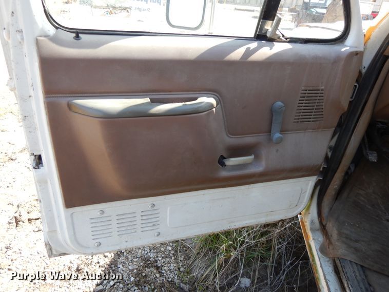 image for item DF6012 1990 Ford F450 Super Duty bucket truck